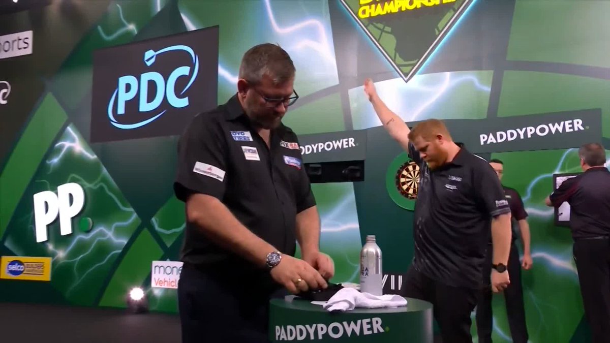 CAMPBELL STUNS WADE! 🇨🇦 What a moment for Matt Campbell, who produces one of the performances of his career to dump out four-time semi-finalist James Wade! Wade becomes the first seed to crash out of this year's tournament! 😳 📺 #WCDarts | R1