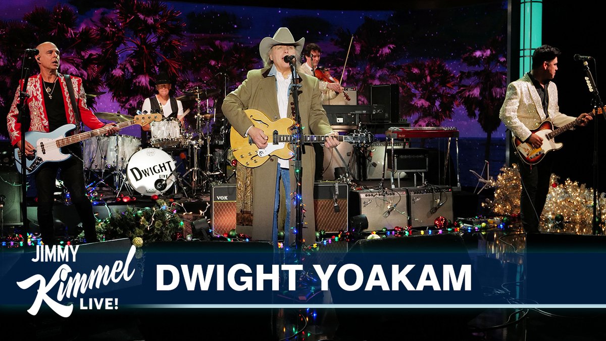 .Dwight Yoakam performs Santa Claus is Back in Town! 🎅🏻🎄