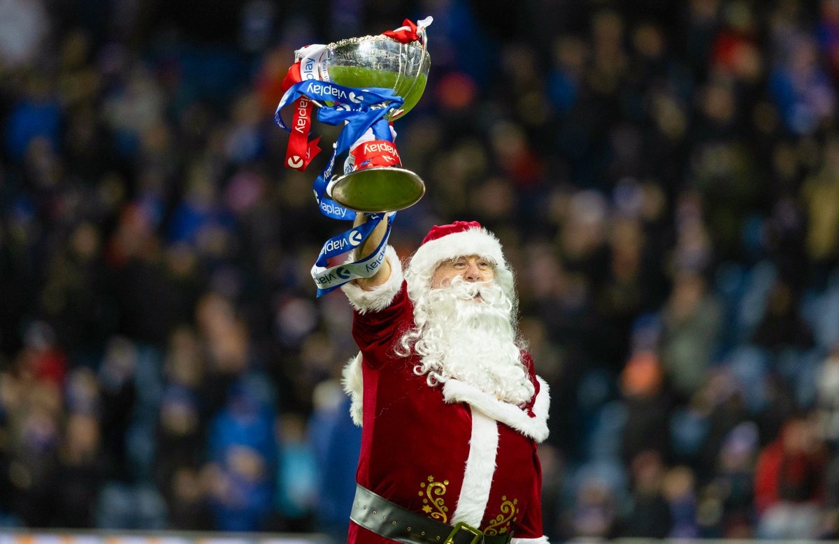 🎅 There was a half-time guest at Ibrox this evening as Santa paraded the League Cup trophy following Rangers' win over Aberdeen on Sunday 🏆