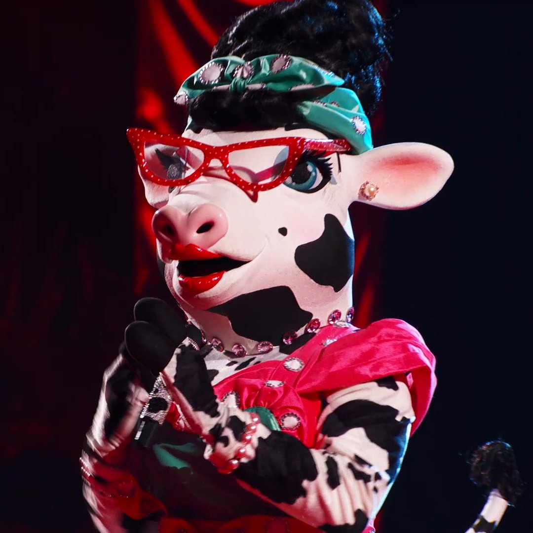 Take a bow after that amazing performance, #CowMask! 🐮 #TheMaskedSinger
