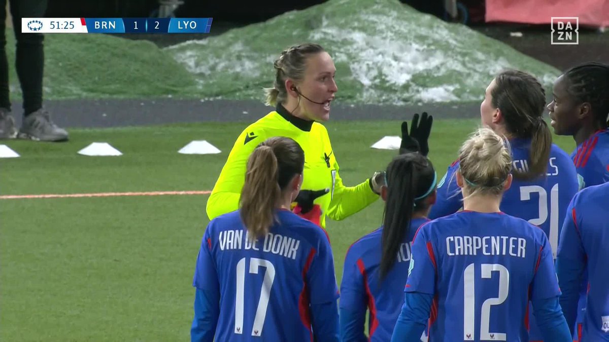 🛑 Straight Red. Lindsey Horan has been sent off after her shove on Brann's Karoline Haugland. Lyon down to 10 players. 🏴 🎙️ 👉 🇫🇷 🎙️ 👉 🇳🇴 🎙️ 👉 #UWCLonDAZN