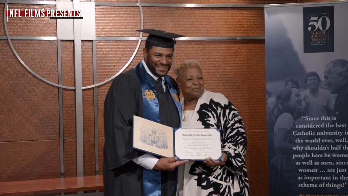 𝗧𝗥𝗘𝗡𝗗𝗜𝗡𝗚: Hall of Famer Jerome "The Bus" Bettis has just finished his last final. Graduating from the University of Notre Dame. Fulfilling the promise he made to his mother years ago.