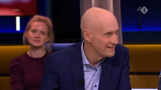 Meer dan de helft van de zestigplussers is niet gevaccineerd. Sophie Hermans: “Zij hebben allemaal persoonlijk een uitnodiging gehad. We hebben uitgebreid geïnformeerd. Het kan tot en met morgen. Je moet je eigen keuze maken, maar ik vind het voor de doelgroep dom.” #Op1 #WNL