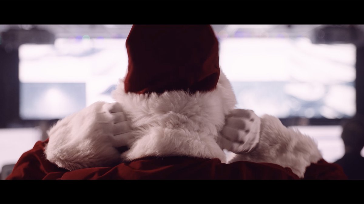 Santa’s sleigh isn’t the only carrier making deliveries this #Christmas. 🎄 Minister Rodriguez made his list and checked it twice ✅. Santa 🎅 is cleared for flight in Canadian airspace. Happy Holidays!