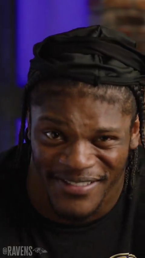 QB1 is in the holiday spirit 🎁🎄🎅 Lamar Jackson #ProBowlVote