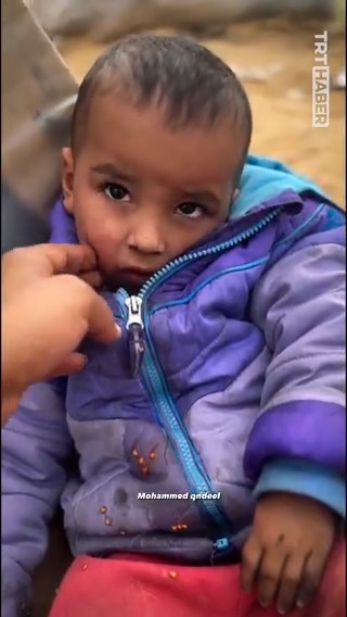 Yorgunsun çocuk... Kapanıyor gözlerin yorgunluktan. Sadece Gazze'nin değil, "insanlığın" yükü senin sırtında çocuk. Yorgunluğun tam da bundan...