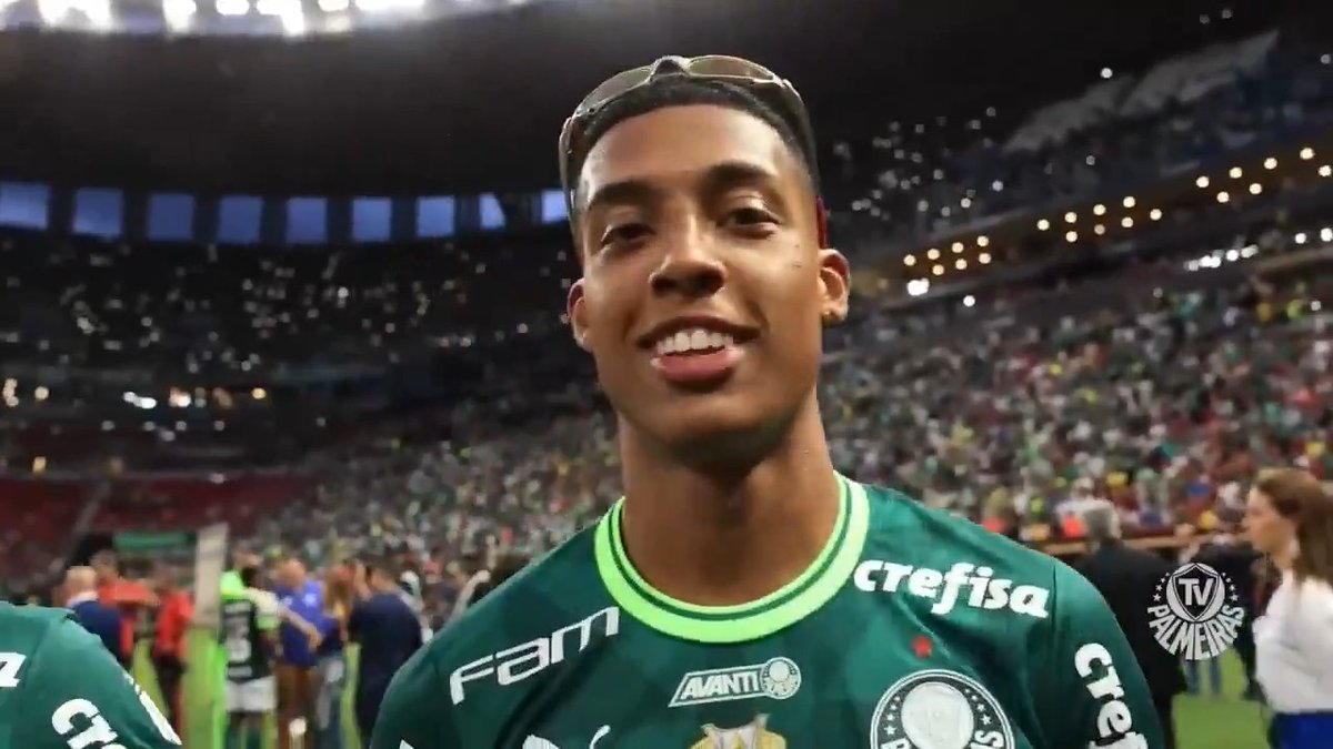 O nome dele é Vanderlan e ele NÃO CANSA de ser campeão! 🏆 26 jogos e a temporada com mais partidas pelo #MaiorCampeãoDoBrasil! Vamos por mais, minha Cria! 💪 #AvantiPalestra #CriaDaAcademia