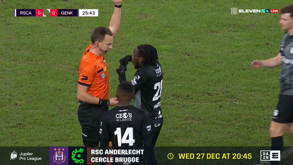 🖥️ De VAR geeft een penalty aan KRC Genk ❌ Kasper Schmeichel redt vanop elf meter ⚽️ Yira Sor scoort in de herneming 🙅‍♂️ De VAR keurt het doelpunt af Wat was dat allemaal? 😅 #ANDGNK