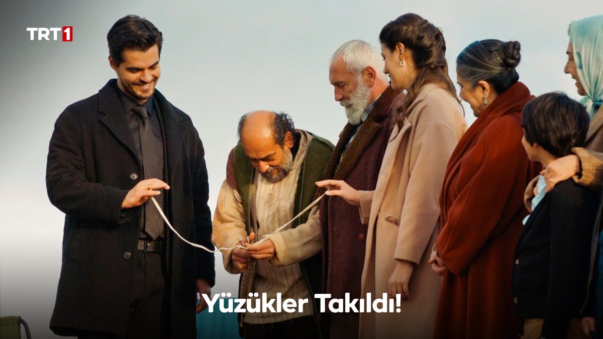 "Bu bağladı bizi birbirimize. Çocuklara, anneleri öğretirmiş bağcıklarını bağlamayı. Bana da Selma annem öğretti." 🥹 #SelTan #GönülDağı Gönül Dağı