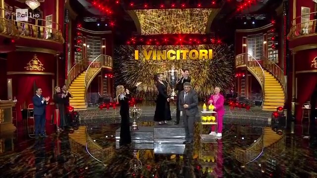 🏆 I vincitori di #BallandoConLeStelle 2023 sono #WandaNara e #PasqualeLaRocca ✨#BallandoConLeStelle