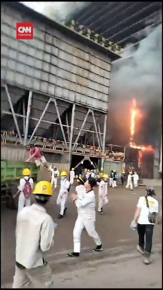 Sebanyak 13 orang pekerja PT Indonesia Tsingshan Stainless Steel (ITSS), Kabupaten Morowali, Sulawesi Tengah, meninggal dunia setelah tungku smelter meledak, Minggu (24/12) pagi. #CNNIndonesia