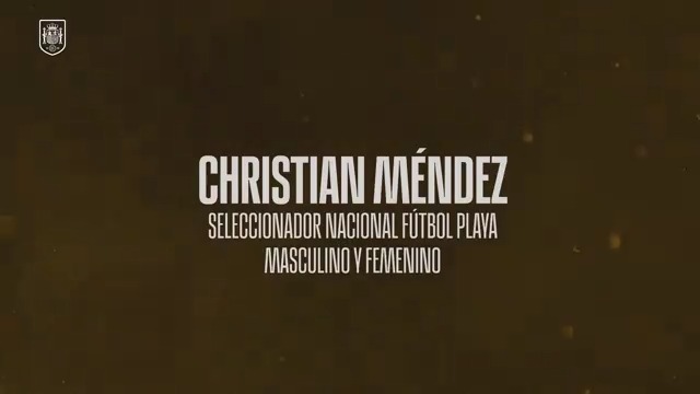 ⚽🏝️ El seleccionador nacional de fútbol playa, Christian Méndez, hace balance de un 2023 plagado de títulos. 🎙️ "La salud del fútbol playa nacional es excelente". #FútbolPlayaRFEF