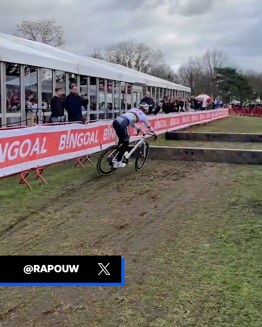🚵🇧🇪 | Mathieu.... balkje! Dat ging voor MVDP maar nipt goed tijdens de warming-up! 🚧🚧 #cyclocross #Antwerpen rapouw
