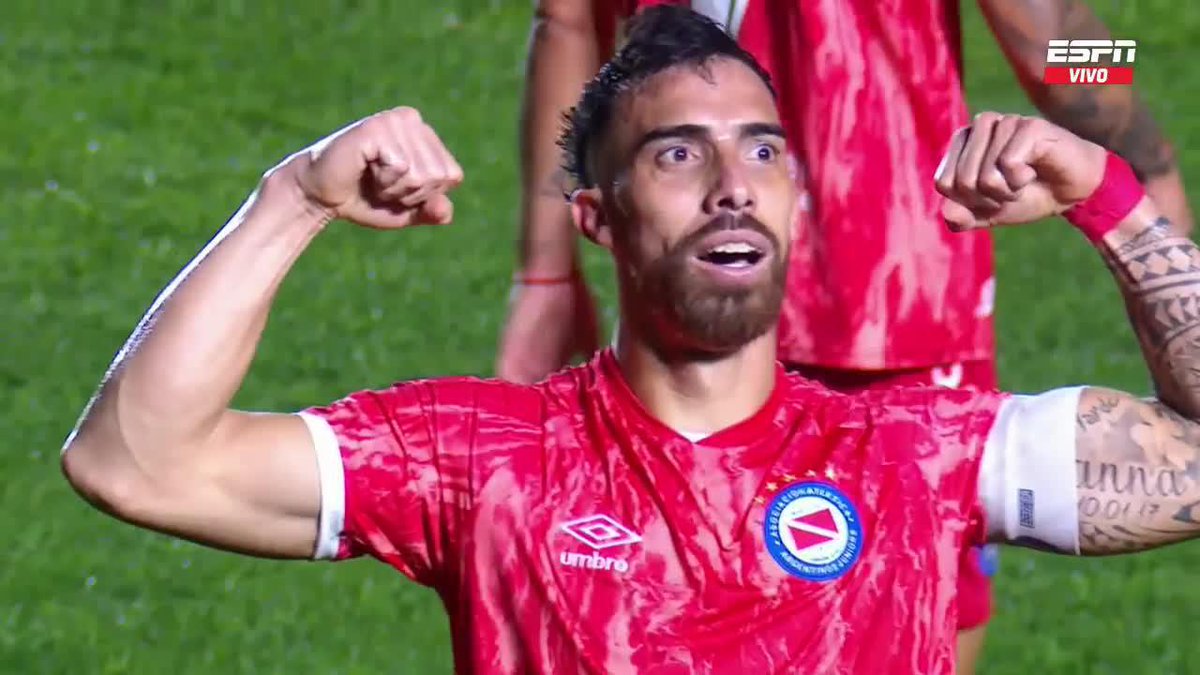 Por navidad me trajeron al nueve que se garchó al campeón de América ¿A vos?