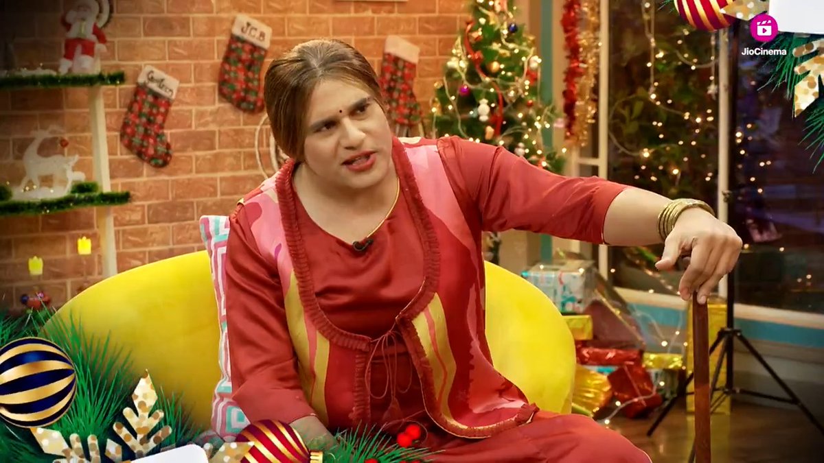 BB house ki ex-powerhouse Aishwarya ne ki Khabri dadi ke ghar mein entry! 🔥 Ab hoga secrets ka khulasa, gossips ka tadka, aur entertainment ka overdose! Tune in to the latest episode! Watch the new episode of #BiggBuzz, now streaming free on #JioCinema