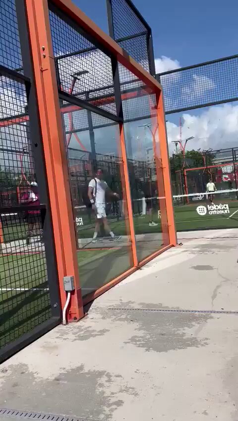 De recoge bate y chofer de diputados del partido VP a entrenar entre los millonarios de Miami - Florida. Cosas que los venezolanos saben cómo se logran. Pero Juan Guaidó dirá que es con trabajo y sacrificio.