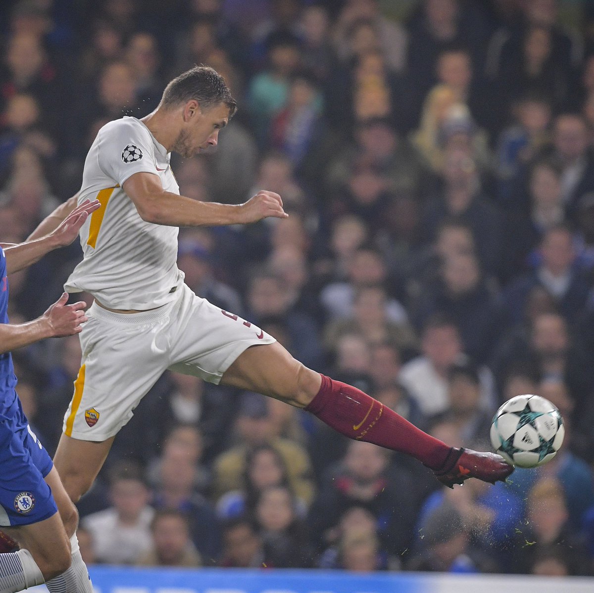 To all Galatasaray fans under my tweets, Džeko was doing this in the Champions League at Icardi’s age. Icardi is a good player, but do not compare him to one of the best strikers of this generation. You will see on Friday who a big game player is. 🇧🇦
