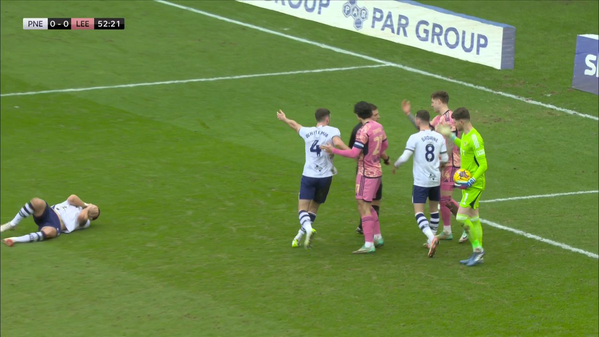 ILAN MESLIER WHAT ARE YOU DOING?! He’s been sent off after pushing a Preston player in the face 🤣🤣