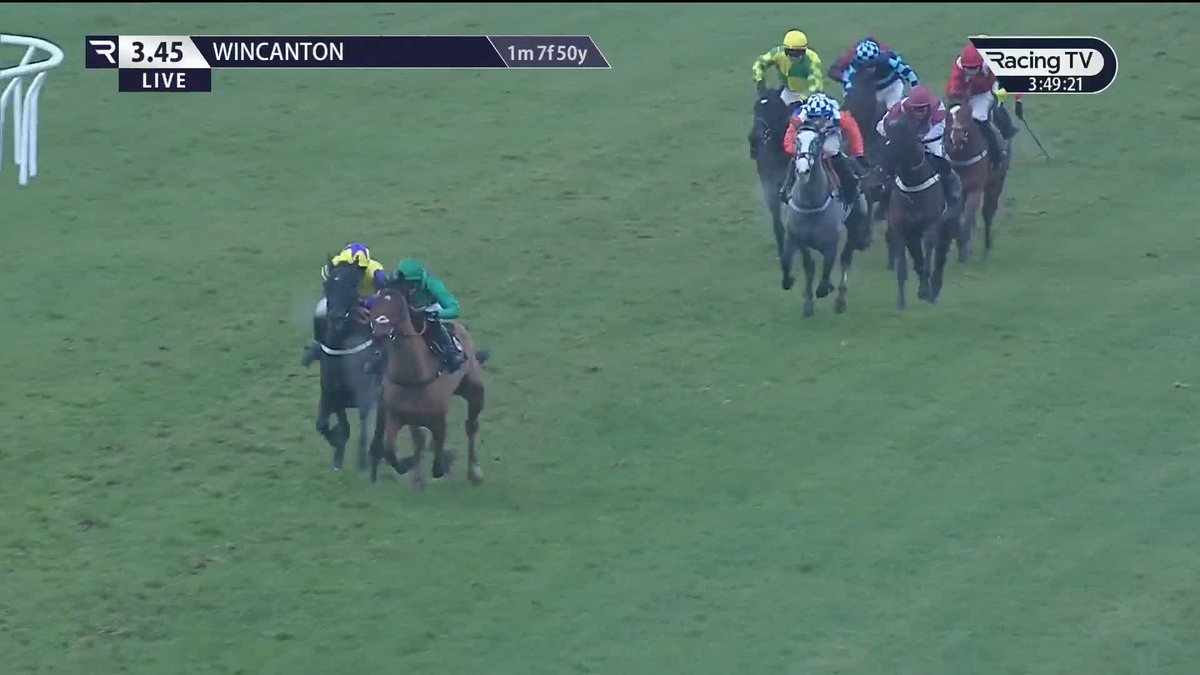 🌈 A fabulous Boxing Day for Alice Stevens who enjoys a double at Wincanton Racecourse - the second leg coming courtesy of Noahsgreatrainbow who lands the finale for Harry Derham