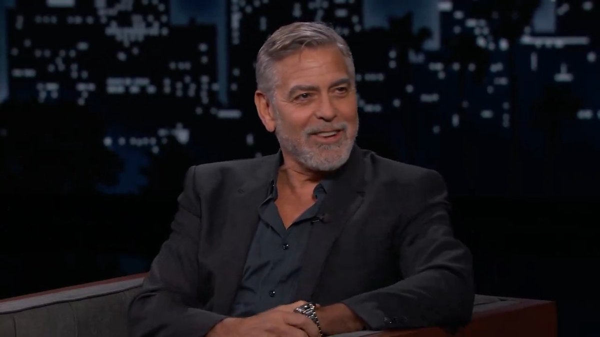 #GeorgeClooney reveals the best Christmas present he’s ever gotten… 🎁 🎄