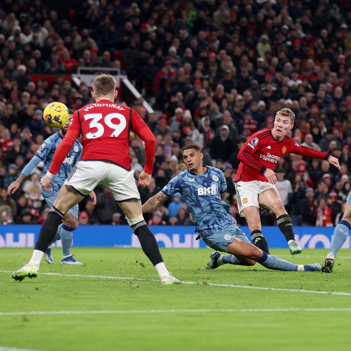 When Rasmus scored, we all felt that ❤️ #MUFC || #MUNAVL