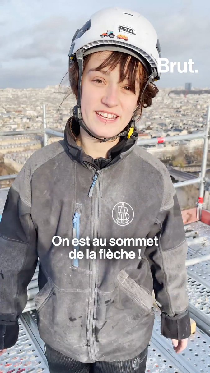 C'EST MON MÉTIER. Danaé a 24 ans et elle sculpte des gargouilles sur le chantier de Notre-Dame de Paris. On l'a suivie sur les échafaudages et même au sommet de la cathédrale… 👀