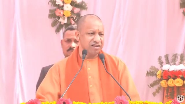जब समाज आगे और सरकार पीछे होती है तो समाज प्रगति के नित नए प्रतिमान स्थापित करता है...