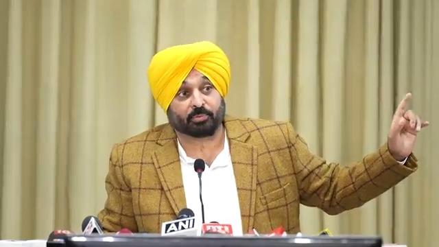 ਮੈਨੂੰ ਇਸ ਗੱਲ ਦਾ ਡਰ ਲੱਗ ਰਿਹਾ ਹੈ ਕਿ ਭਾਜਪਾ ਵਾਲੇ ਰਾਸ਼ਟਰੀ ਗੀਤ ਵਿੱਚੋਂ ਵੀ ਪੰਜਾਬ ਦਾ ਨਾਮ ਕੱਢ ਦੇਂਣਗੇ... 2024 'ਚ ਹੁਣ ਪੰਜਾਬ ਦੇ ਲੋਕ ਇਹਨਾਂ ਨੂੰ ਝਾਂਕੀਆਂ ਦਿਖਾਉਂਗੇ... ਕੇਂਦਰ ਵੱਲੋਂ ਸਾਡੀਆਂ ਨਕਾਰੀਆਂ ਗਈਆਂ ਝਾਂਕੀਆਂ ਨੂੰ ਅਸੀਂ 26 ਜਨਵਰੀ ਨੂੰ ਪੰਜਾਬ ਵਿੱਚ ਦਿਖਾਵਾਂਗੇ...