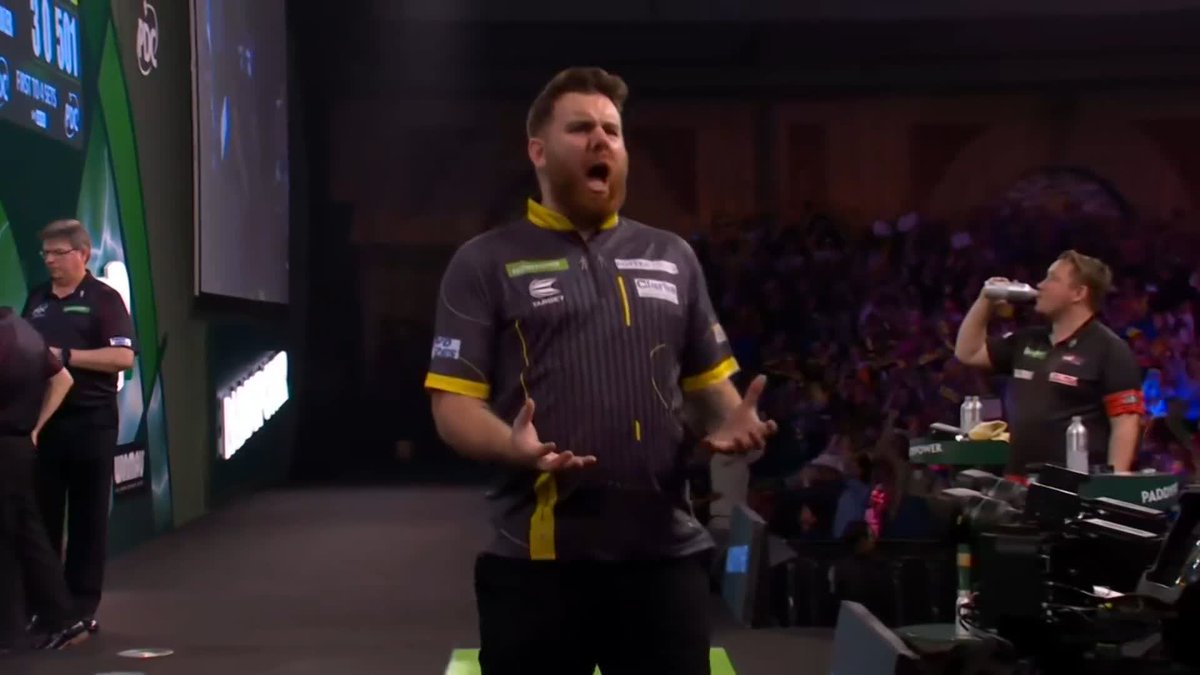 WILLIAMS WINS AN EPIC! What. A. Match! 😳 Scott Williams wins an Ally Pally classic to move through to the last 16 for the first time, defying 13 maximums from Martin Schindler to win an absolute barnstormer! 📺 #WCDarts | R3