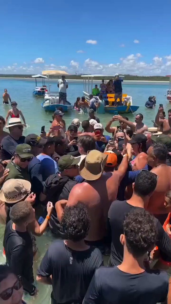 Enquanto Lula se isola em praia privativa com as Forças Armadas...