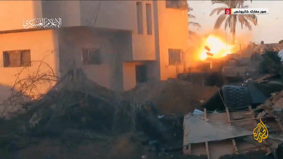 مشاهد جديدة حصلت عليها الجزيرة لما قالت كتائب القسام إنها للمعارك الضارية ضد الجيش الإسرائيلي في خانيونس #حرب_غزة #الأخبار