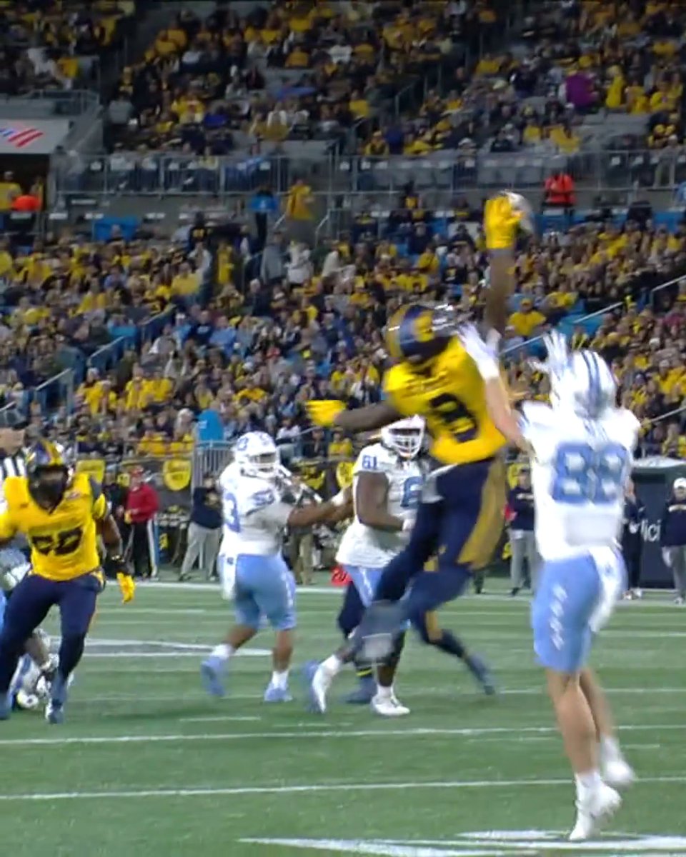 ONE-HANDED INTERCEPTION 🤯