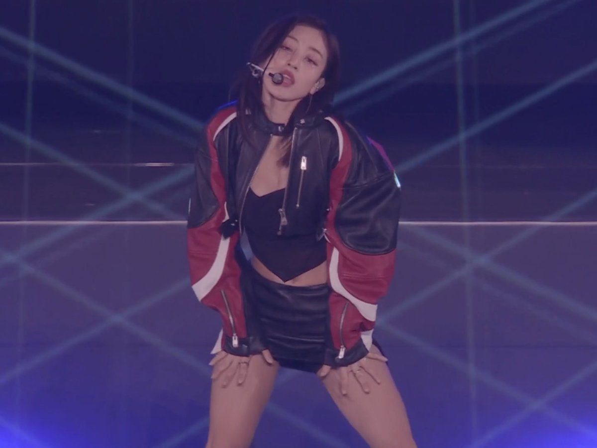 JIHYO IN THE RACER FIT WHAT THE HELL??