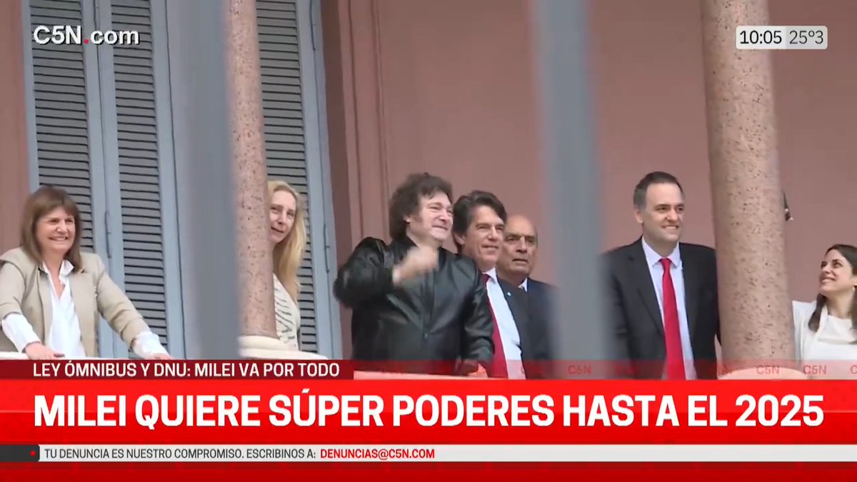 ⭕ EN VIVO 👥 Javier Milei y el Gabinete terminaron la reunión y salieron al balcón de la Casa Rosada a saludar 🔴 [EN VIVO]