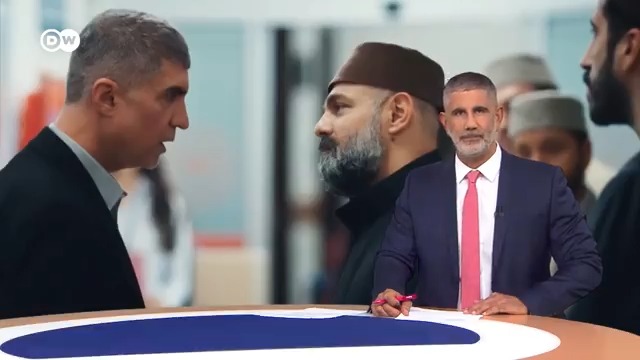 Tarikat yapılanmalarını işleyen "Kızıl Goncalar" dizisine iki hafta yayın durdurma ve para cezası verildi #DWHaber diziye dair RTÜK raporuna ulaştı Börek satılan bir sahnede tarikat mensubunun hile yapması RTÜK tarafından "İslamofobik bir yaklaşım" olarak yorumlandı
