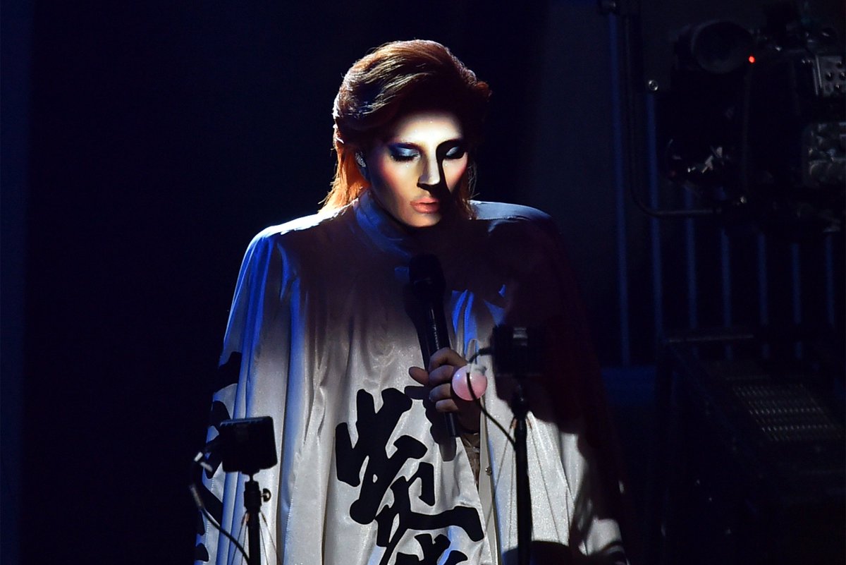 Lady Gaga performing a David Bowie Tribute Medley at the 58th GRAMMY Awards (2016) ⚡