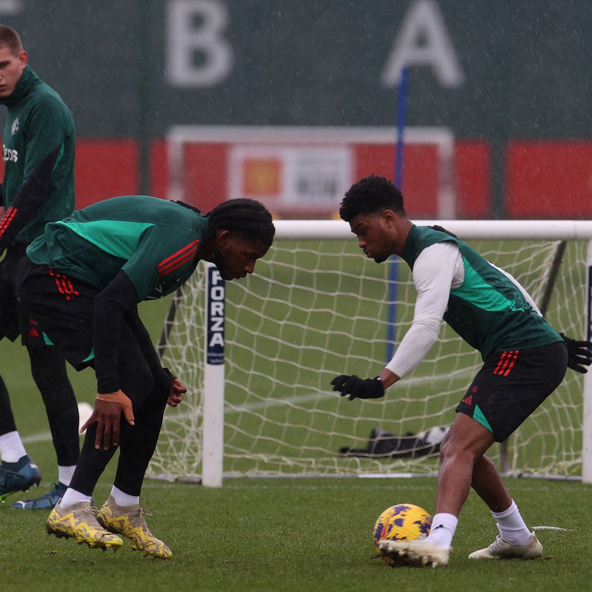 Sharpening up for Saturday ⚔️ #MUFC || #PL