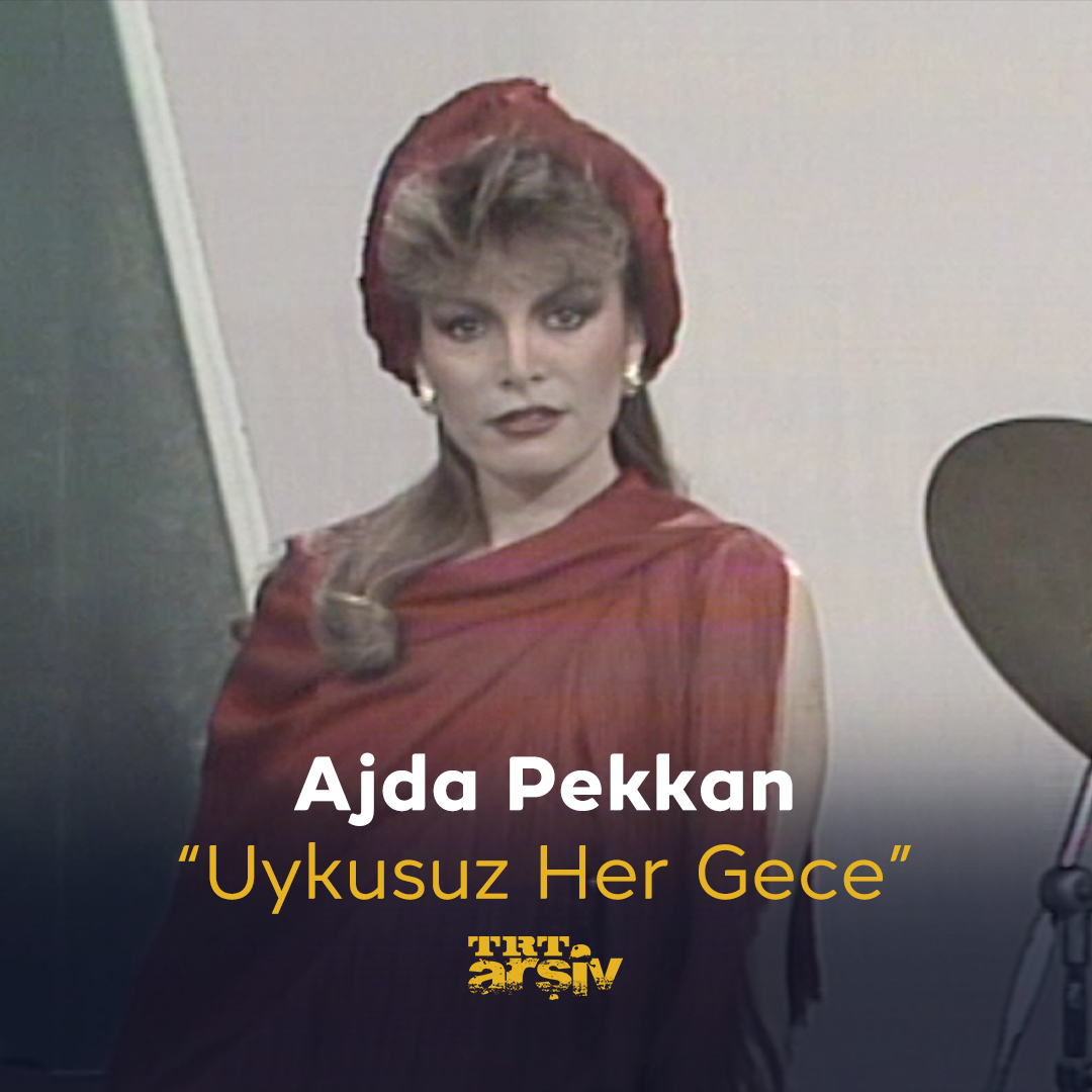 Sözleri Fikret Şeneş'e, bestesi Mario & Geosy Capuano’ya ait "Uykusuz Her Gece" adlı şarkıyı seslendiren #AjdaPekkan'a geri vokalde Fuat Güner, Özkan Uğur ve Jeyan Erpi eşlik ediyor. 🤩
