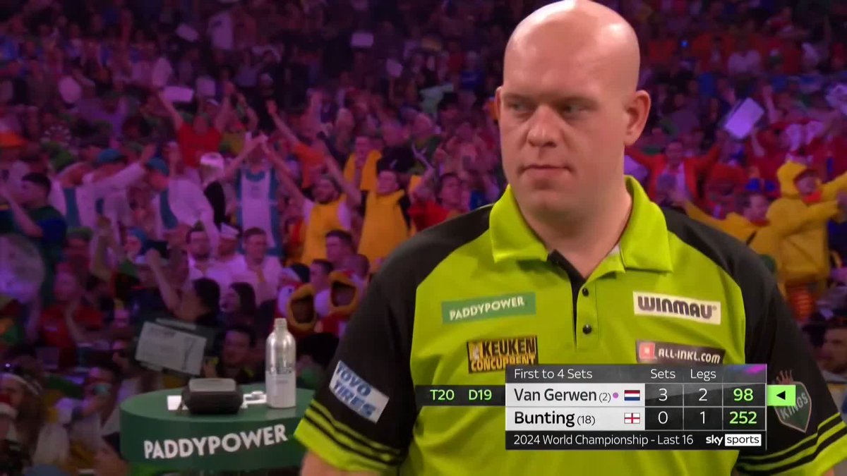 MvG BATTERS BUNTING! Michael van Gerwen at his ruthless best there in a 4-0 demolition of Stephen Bunting! 📺 #WCDarts | R4