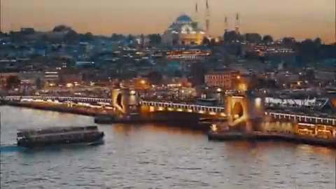 İstanbul, yeni yılın ilk sabahı tarihi bir yürüyüşe ev sahipliği yapacak. Milli İrade Platformu'nun öncülüğünde Galata Köprüsü'nde "Şehitlerimize Rahmet, Filistin'e Destek, İsrail'e Lanet" sloganıyla büyük bir yürüyüş düzenlenecek.