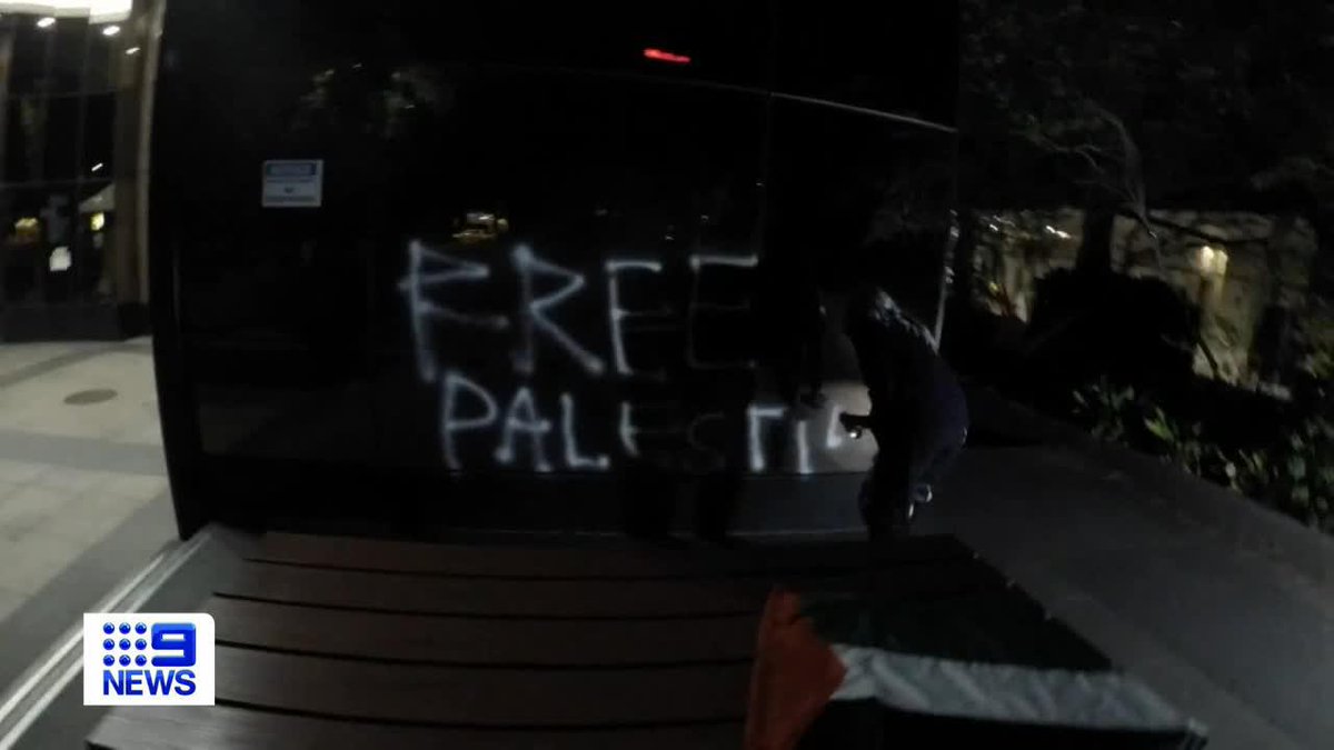 Pro-Palestinian activists have attacked the U.S Consulate on St Kilda Road, smashing glass doors and spraying graffiti. It's believed they are the same protesters that gatecrashed Carols by Candlelight and disrupted Boxing Day shoppers. Emily Rice #9News