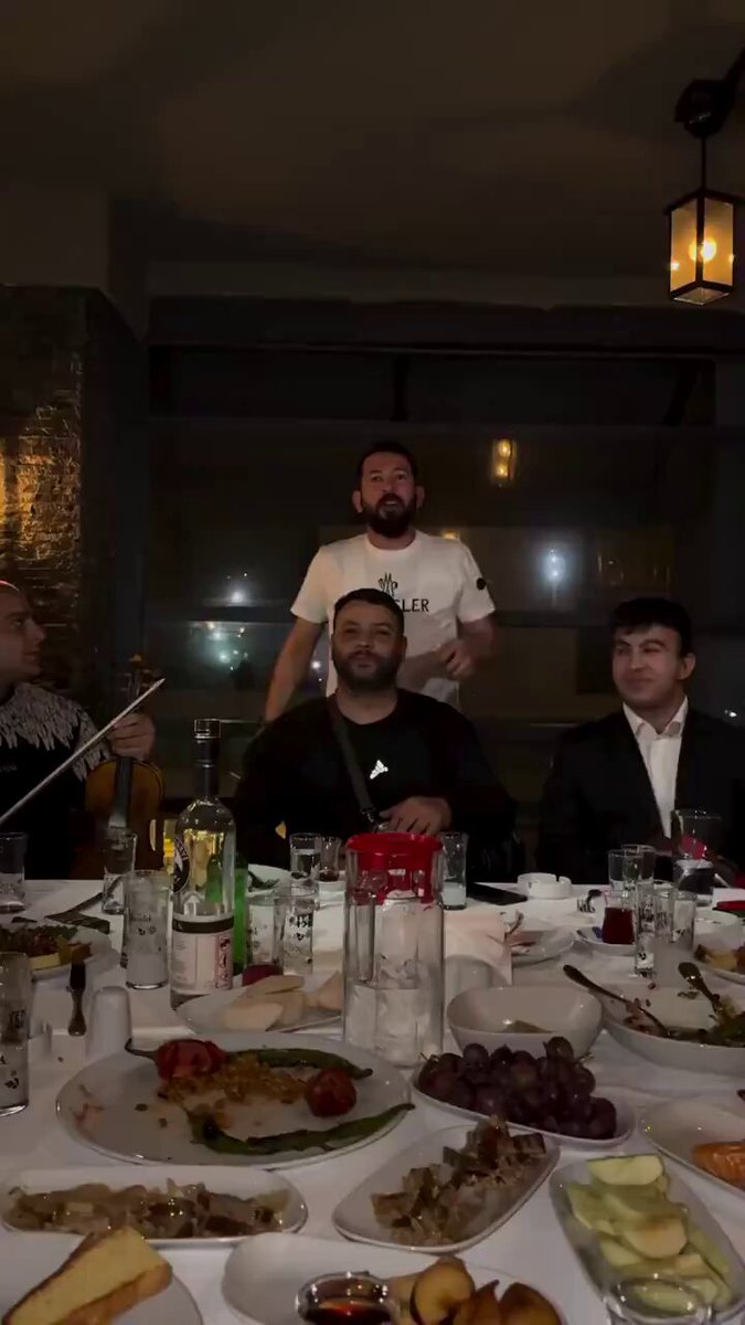 Azad Yılmaz, "hakaret ve provokasyon içerikli paylaşım" nedeniyle gözaltına alındı.
