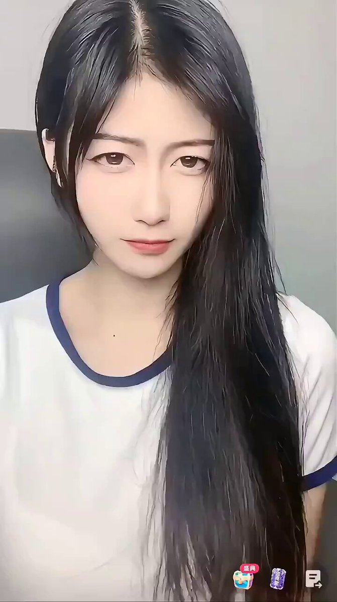 大学生就是不一样 眼神里全是学问！！！ #烧杯 #反差 #擦边 #取水 #表情管理大湿 #老司机 #学废了吗
