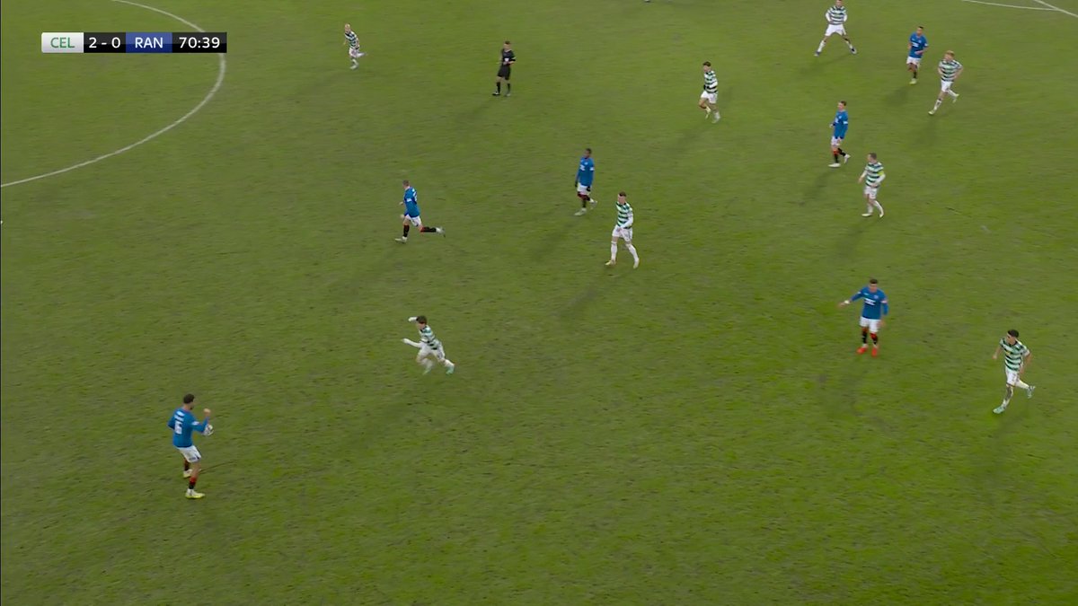 🟥 RED CARD! Rangers' Leon Balogun has been sent off after pulling down Daizen Maeda as he was through on goal 🔽