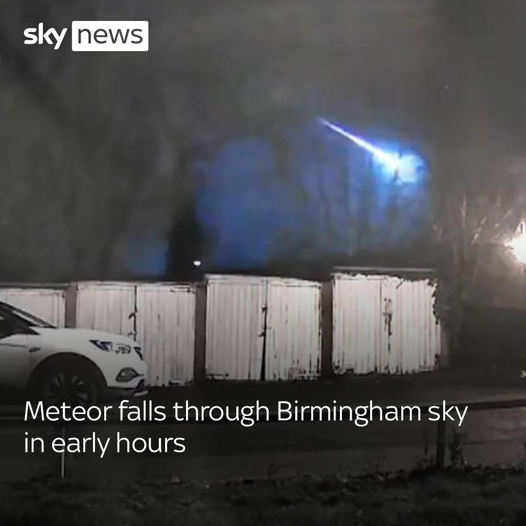 This is the moment a meteor fell through the sky in Birmingham 🌠👇
