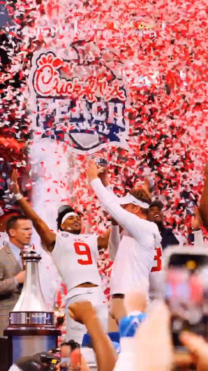 Let the Confetti Rain 🍑🏆 #ComeToTheSip