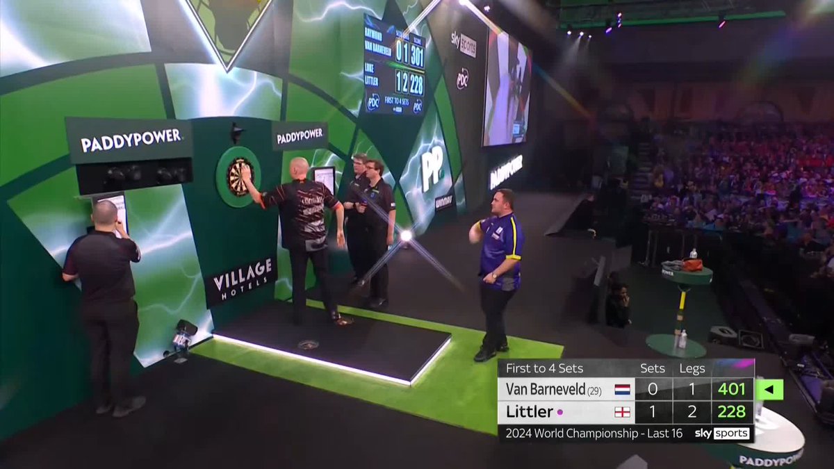 LITTLER DOUBLES HIS LEAD! Luke Littler takes a 2-0 lead over Raymond van Barneveld! We are witnessing something special here! 📺 #WCDarts | R4