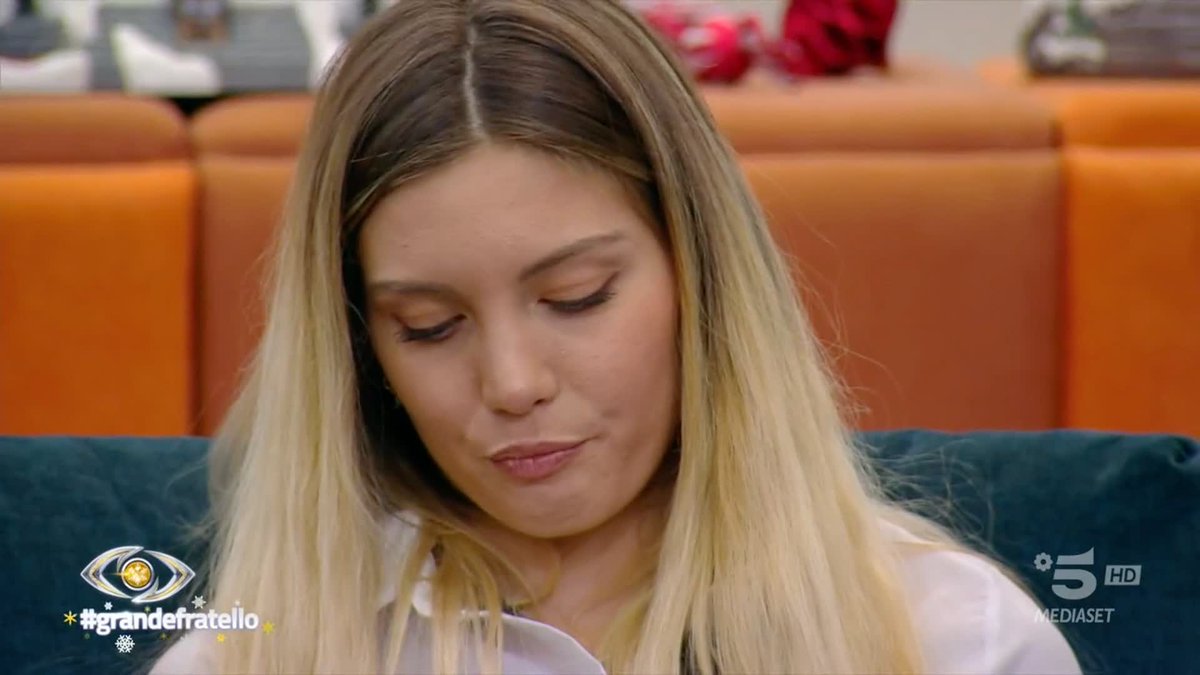 Alfonso si rivolge direttamente ad Anita, cercando di far chiarezza su un avvenimento particolare che abbiamo visto all'interno della Casa. #GrandeFratello