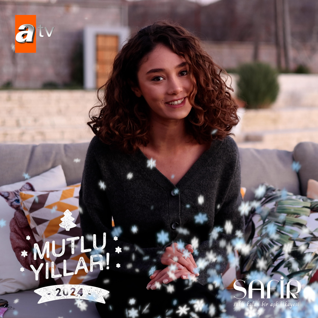 Yeni yılda tüm güzellikler sizlerle olsun! 🎄 #Safir ekibi mutlu yıllar diler. 🥳 #Safir ‘Saklı Kalan Bir Aşk Hikayesi’ 💠 atv