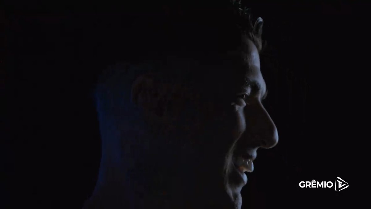 INESQUECÍVEL ♾️ Há um ano, neste dia e horário, escrevíamos mais um capítulo incrível da nossa história. Luis Suárez vestiria as 3️⃣ cores. Um sonho realizado, que agora vira documentário. Imagens exclusivas da GrêmioTV pra ti, Tricolor. Prepara teu 💙 e aguarda, em 2024.